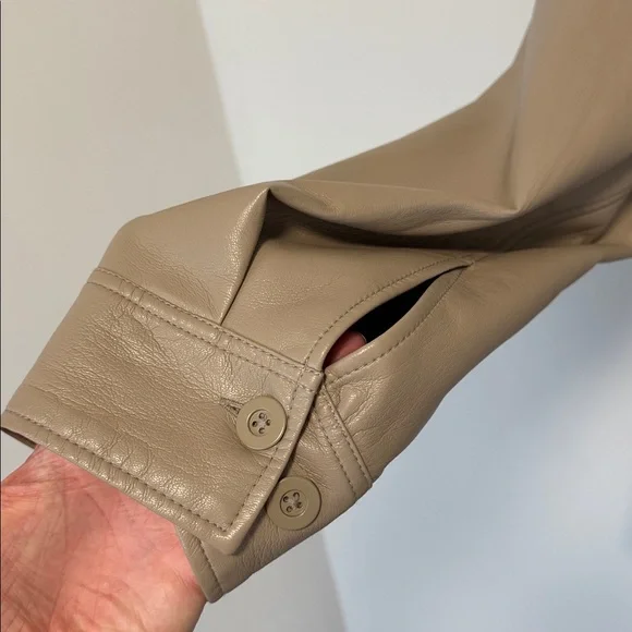 Babaton Pelli Shirt Jacket Vegan Leather Button-Down Relaxed Fit Cream SzL - Picture 11 of 14